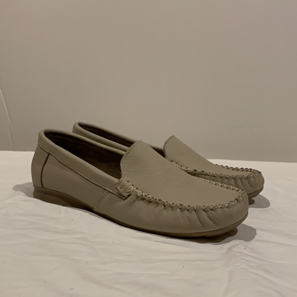 Charleston Shoe Co. Flats - Picture 3 of 8